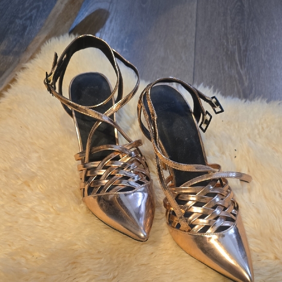Elegant Gold Strappy Women's Heels - Picture 1 of 2